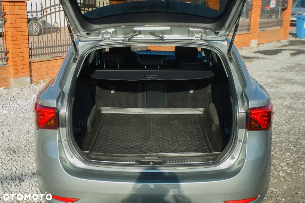 Toyota Avensis 1.8 Executive - 24