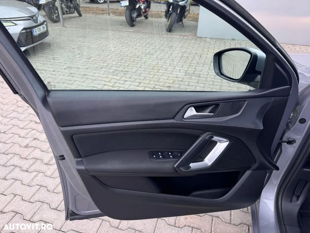 Peugeot 308 SW 1.2 L PureTech Turbo S&S Active - 10