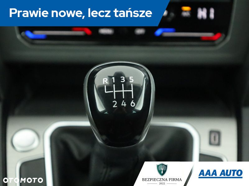Volkswagen Passat - 12
