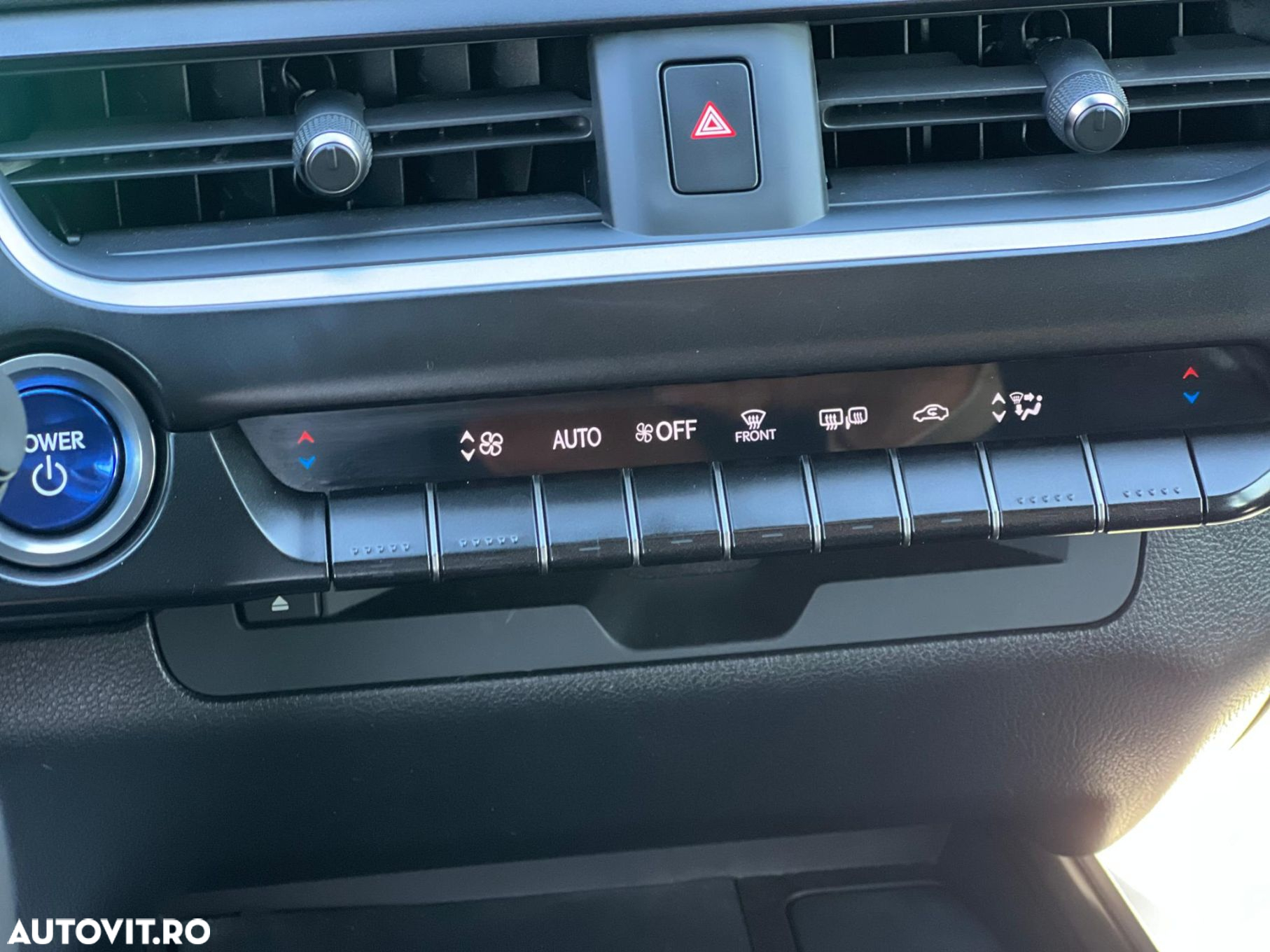 Lexus UX - 18