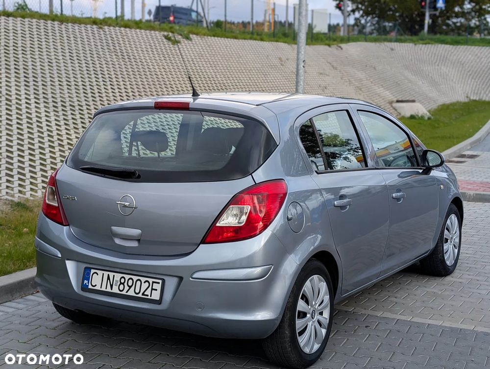 Opel Corsa 1.4 16V Cosmo - 3