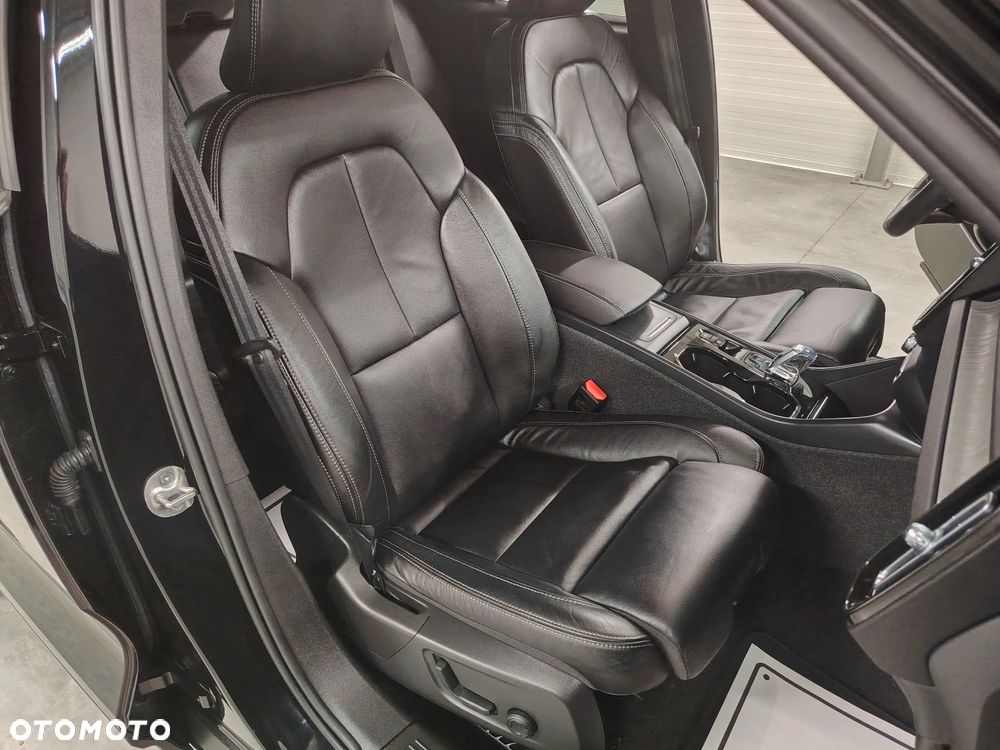 Volvo XC 40 B3 Plus Dark - 31