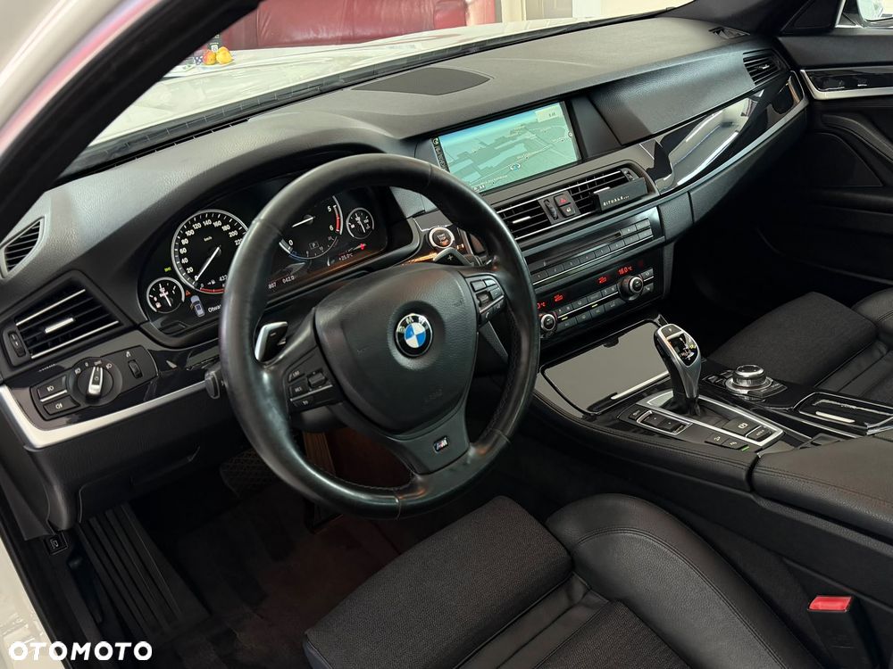 BMW Seria 5 525d xDrive - 9