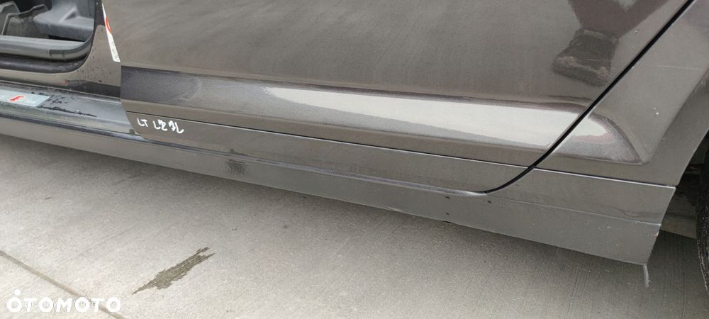 LISTWA DRZWI LEWY TYŁ AUDI A3 8P LIFT 5D LZ7L - 1
