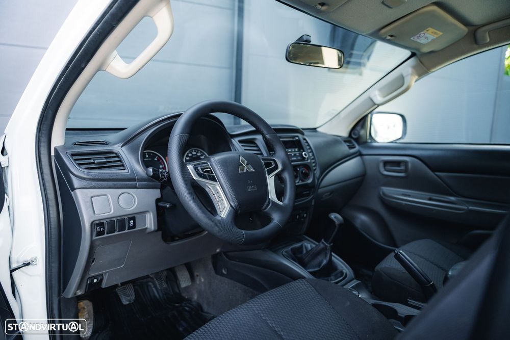 Mitsubishi L200 2.4 DI-D Club Invite 4WD - 9