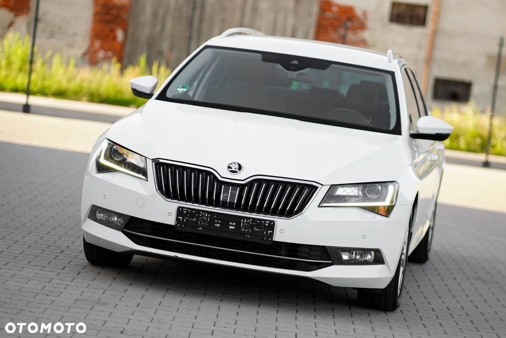 Skoda Superb 2.0 TDI Sportline DSG - 9