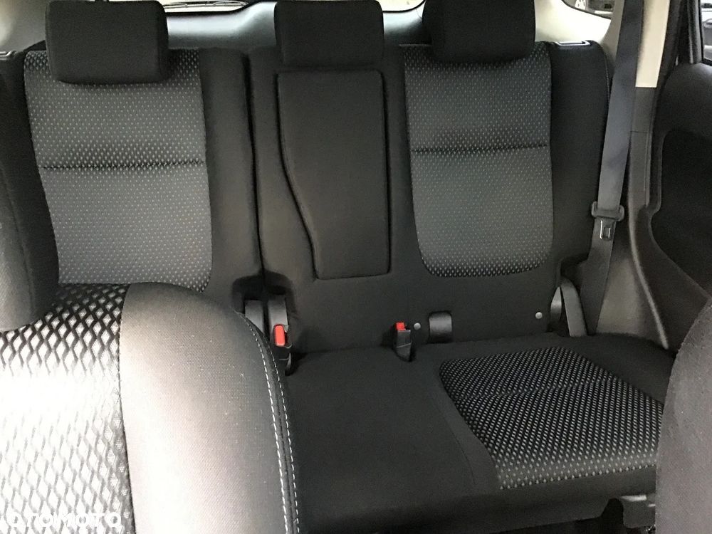 Mitsubishi Outlander - 11