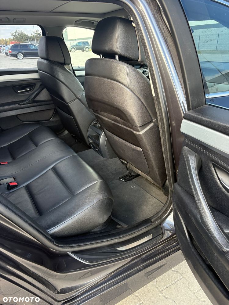 BMW Seria 5 525d xDrive - 16