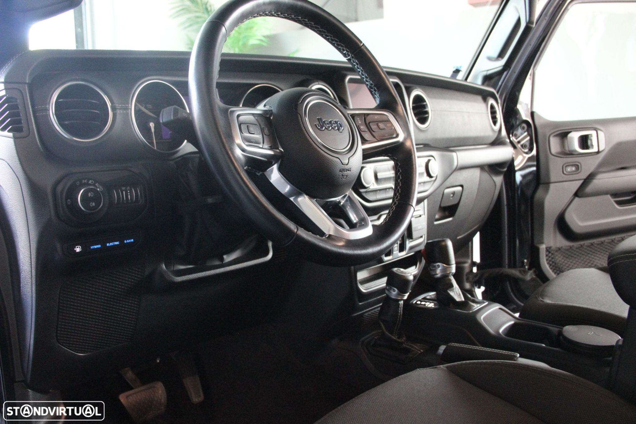 Jeep Wrangler Unlimited - 28