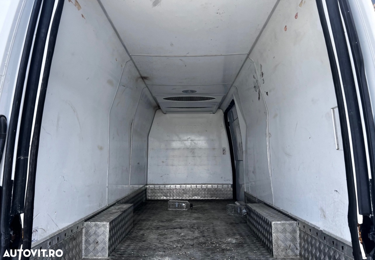 Mercedes-Benz Sprinter - 14