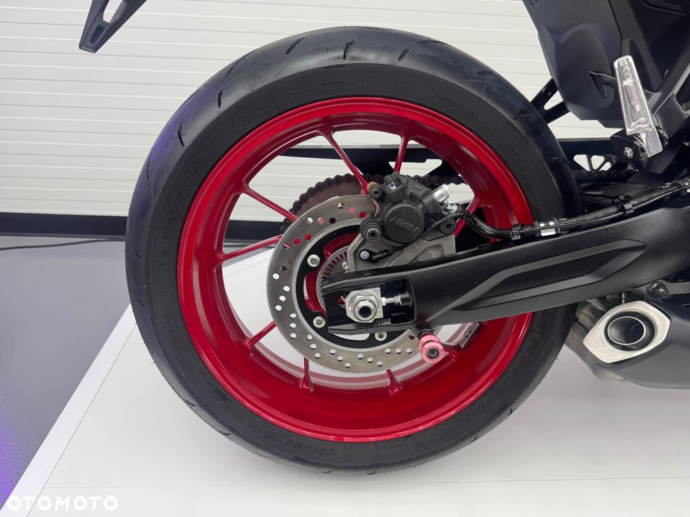 Suzuki GSX - 17