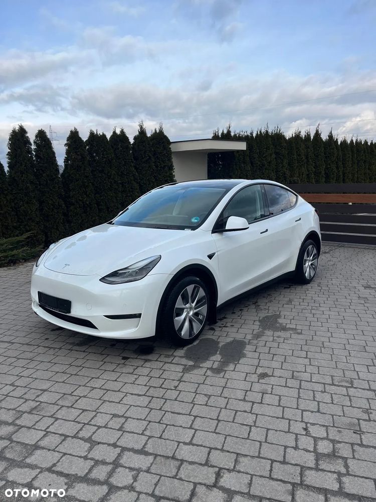 Tesla Model Y - 10