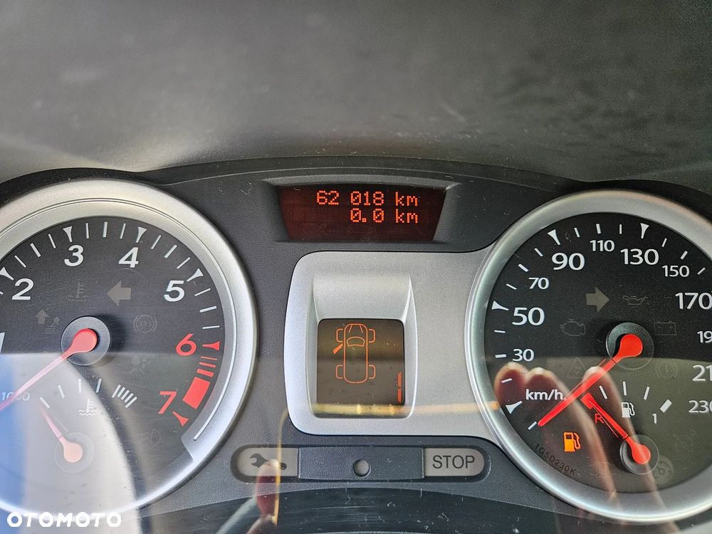 Renault Clio 1.2 16V Authentique Dynamique - 9