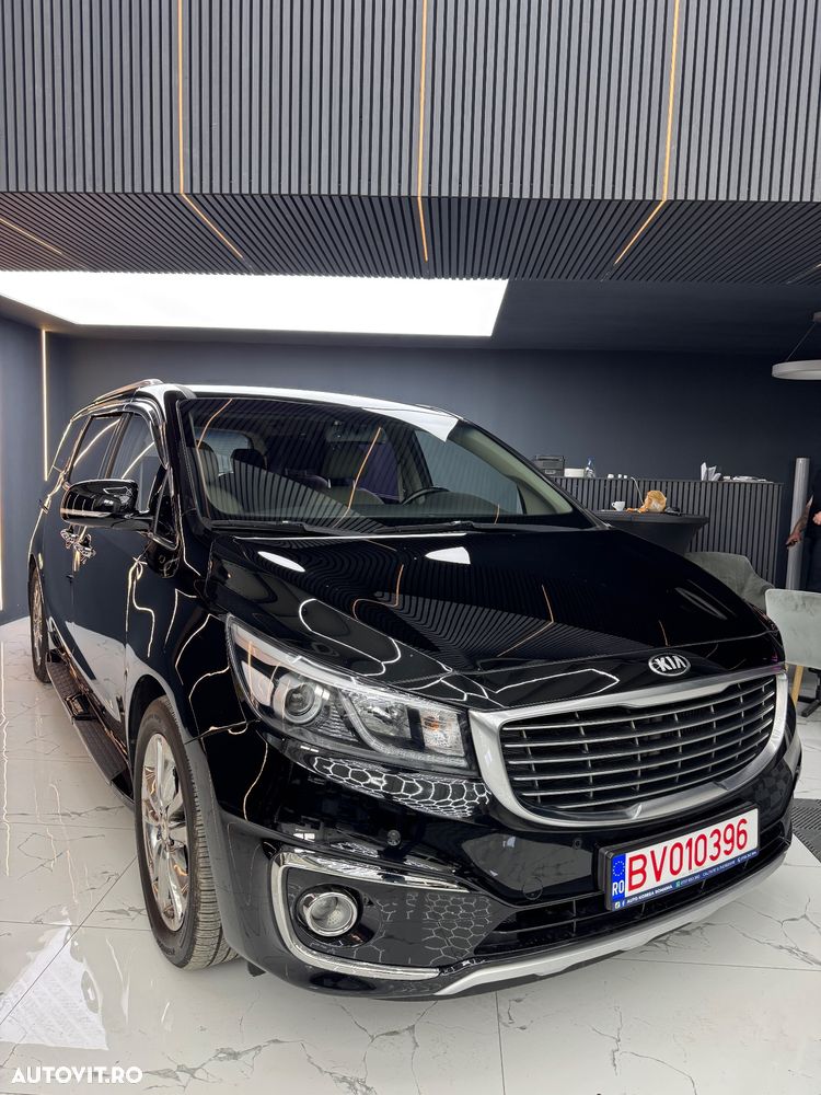 Kia Carnival - 1