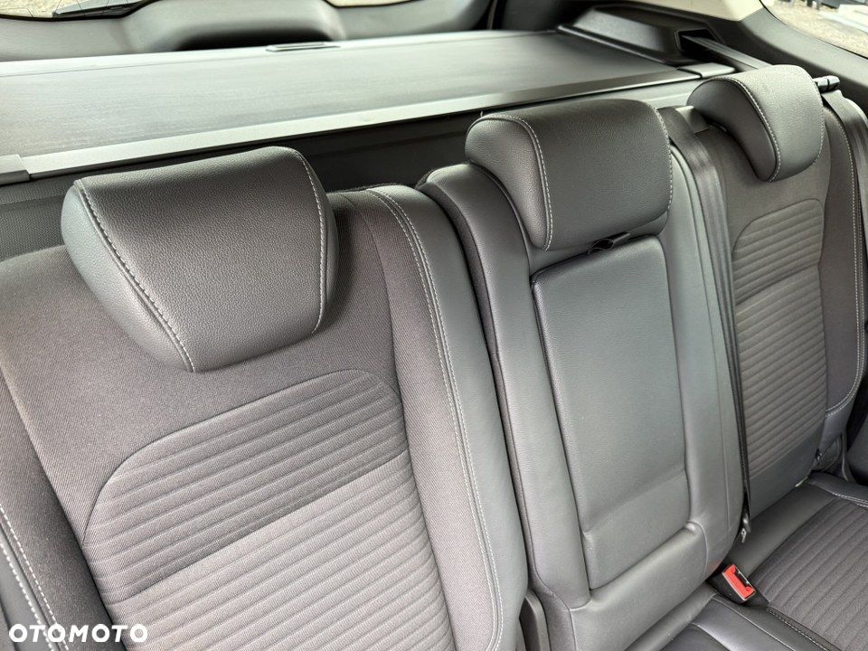 Ford Kuga 2.0 TDCi 2x4 Titanium - 35