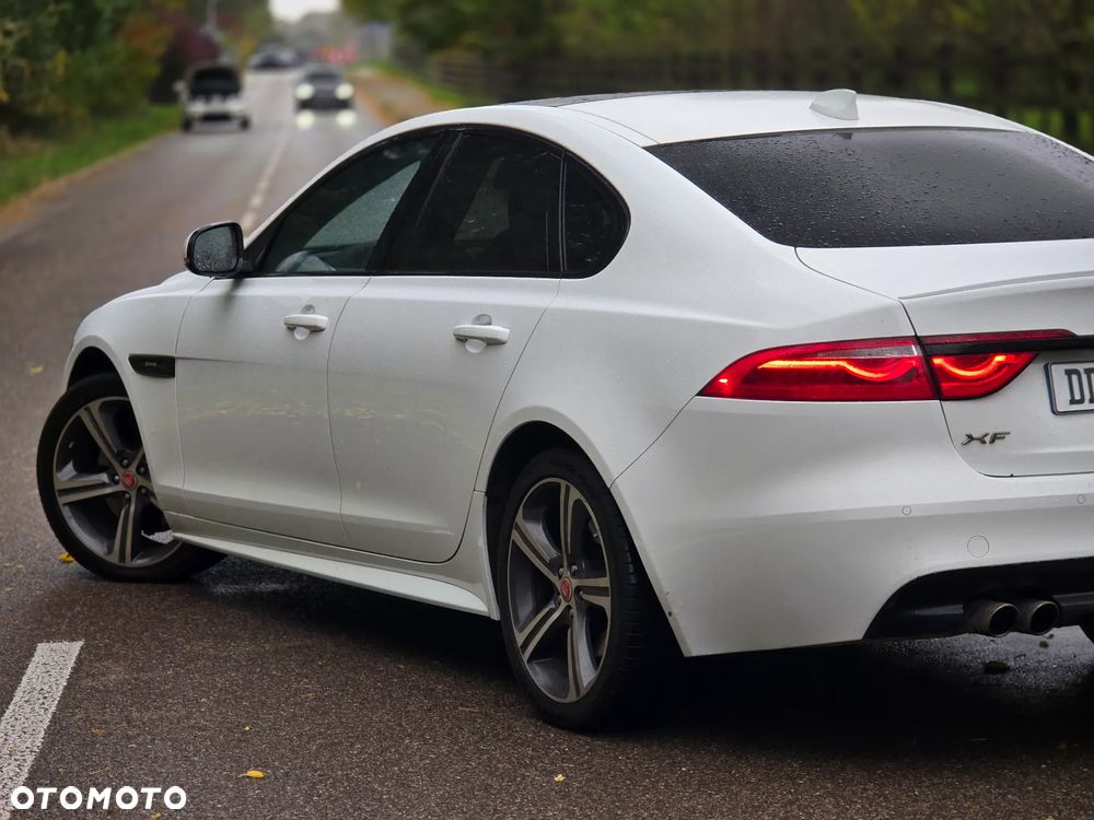 Jaguar XF 2.0 i4D AWD R-Sport - 37