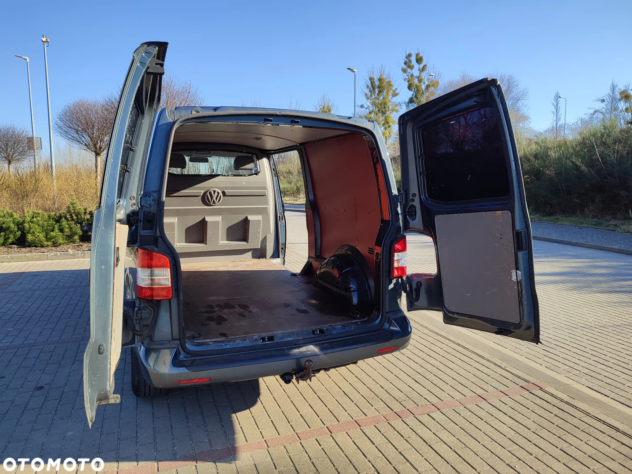 Volkswagen T5 Long L2H1 2.5TDI Klima, Alu, Skrzydełka, Podłokietniki, Po pełnym serwisie - 26