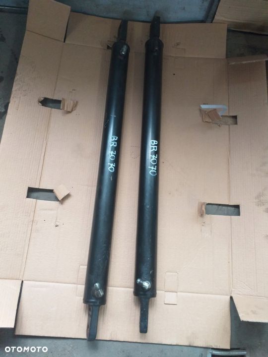 SIŁOWNIK PODNOSZENIA KLAP PRASA NEW HOLLAND BR7070 - 1