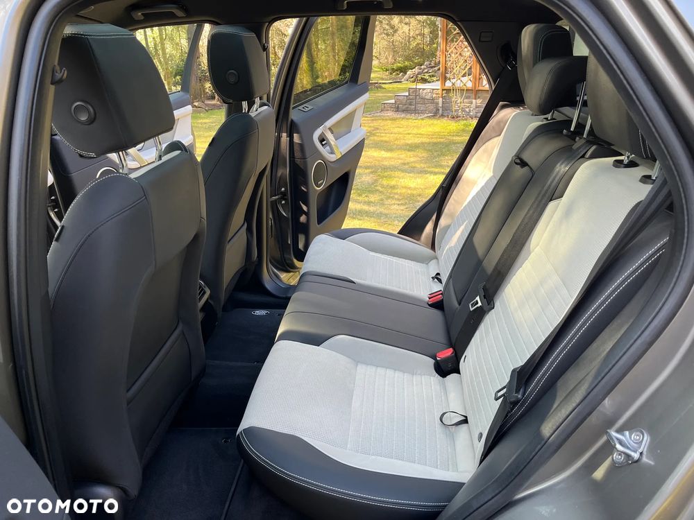 Land Rover Discovery Sport 2.0 D165 mHEV Dynamic SE - 15