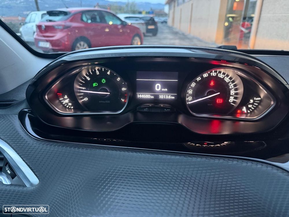 Peugeot 2008 1.2 PureTech Allure - 8