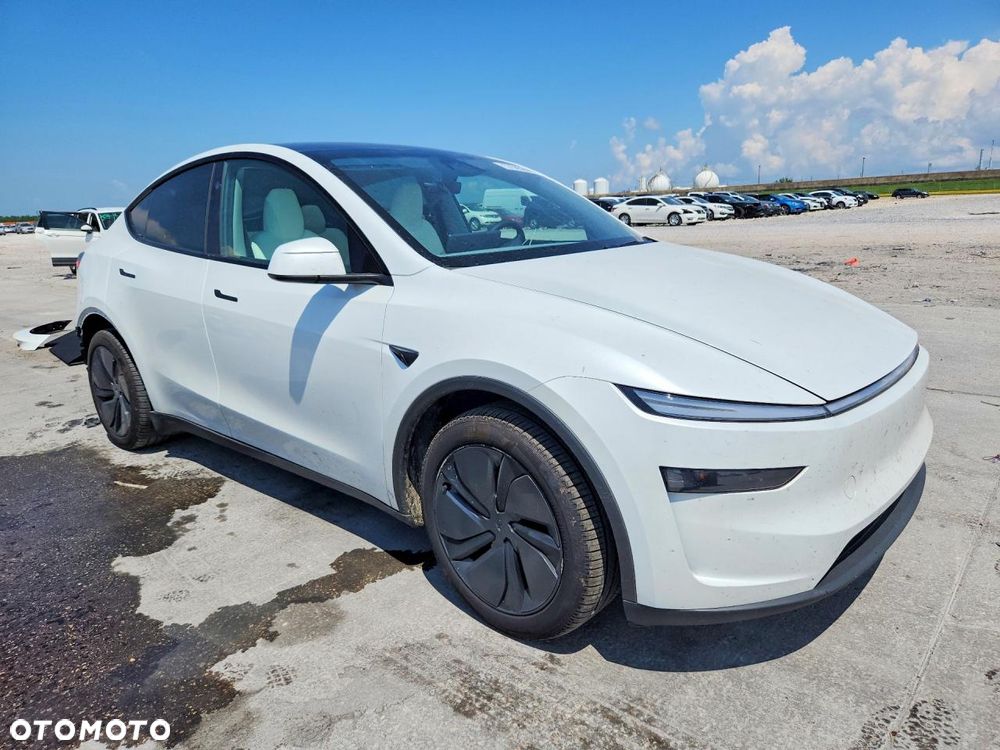 Tesla Model Y Long Range Dual Motor AWD - 1