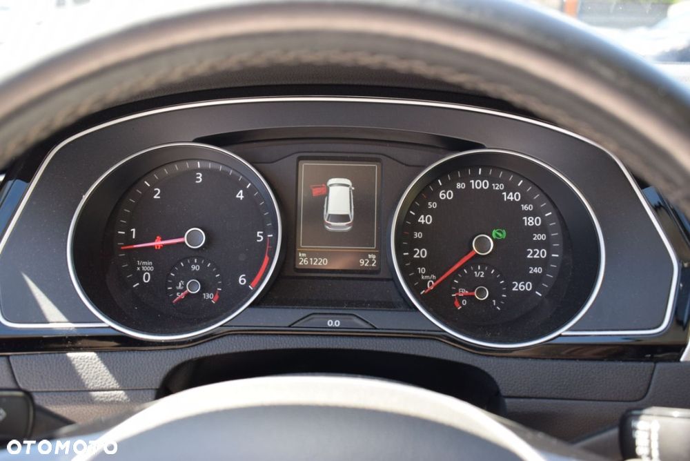 Volkswagen Passat - 31