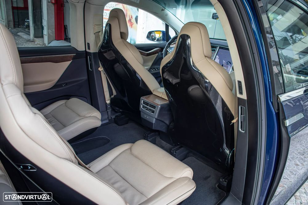 Tesla Model X 90D - 31
