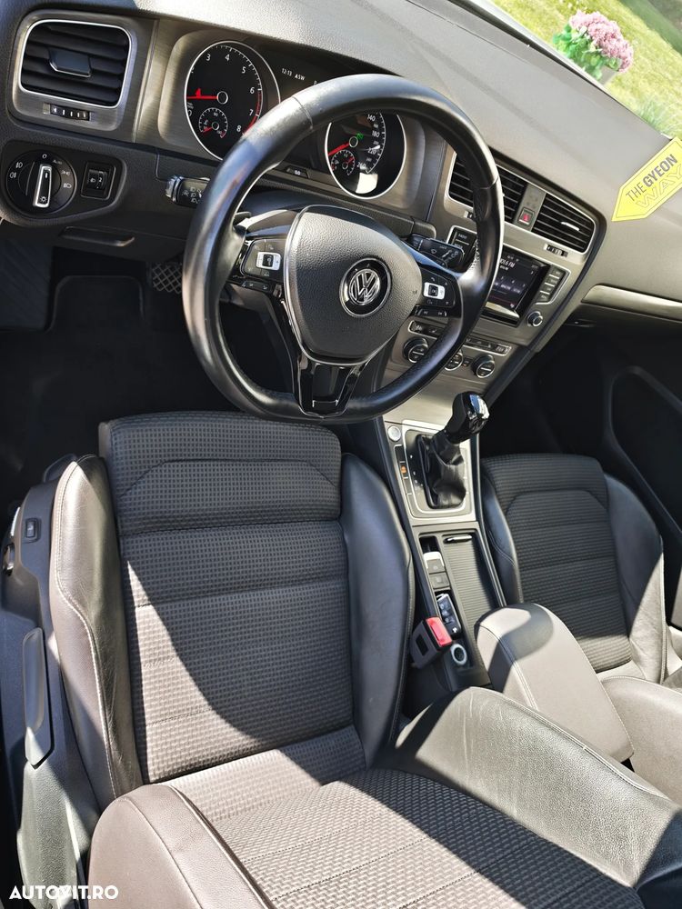 Volkswagen Golf - 10
