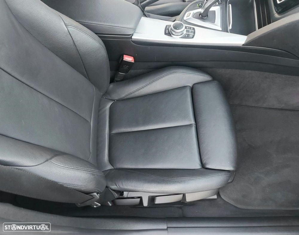 BMW 330 e iPerformance Line Luxury - 25