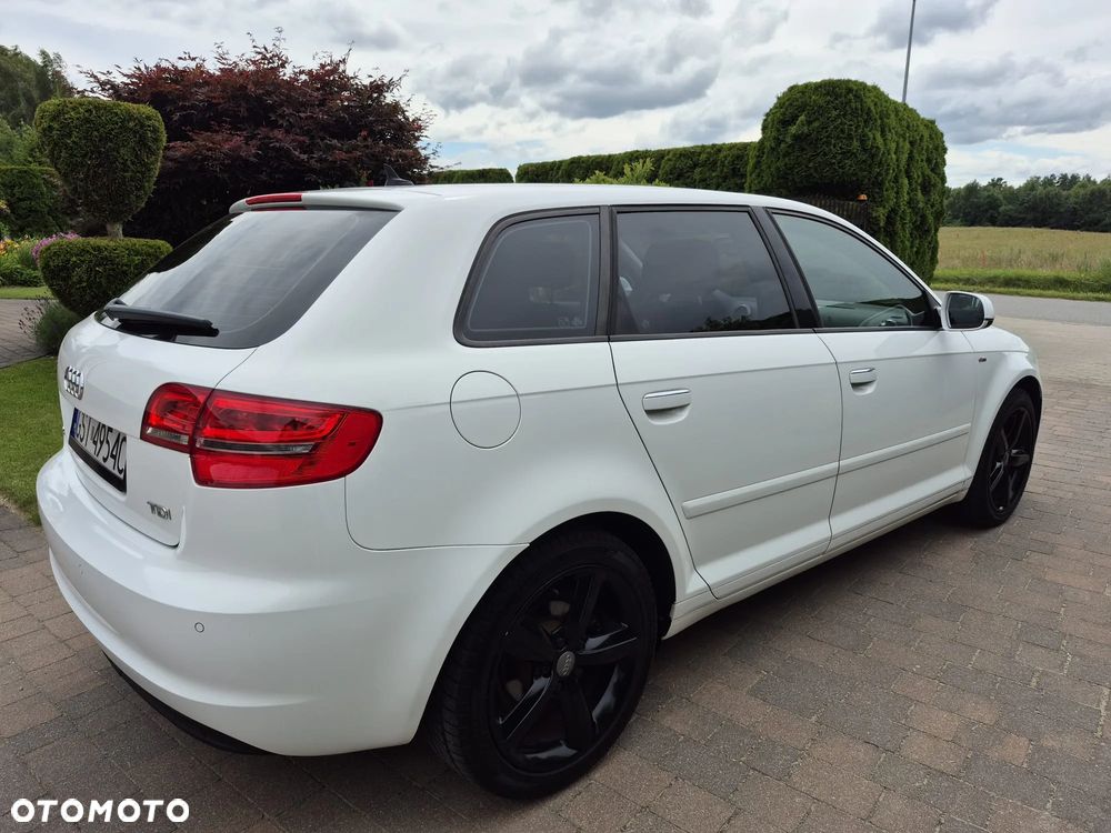 Audi A3 Sportback 1.6 TDI DPF Ambiente - 15