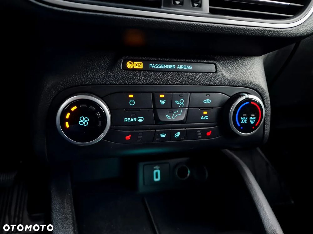 Ford Focus SW 1.0 EcoBoost Titanium - 11