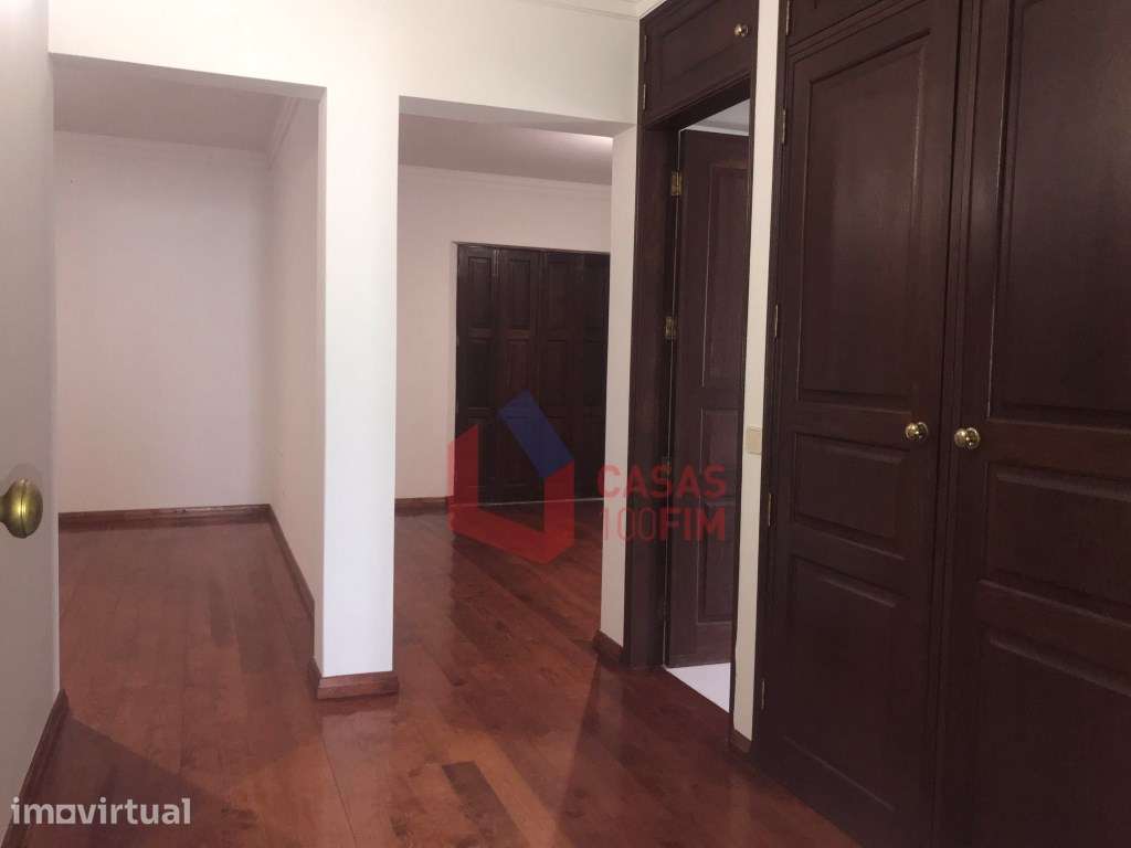 Moradia de 5 quartos, inserida num terreno com 1700m2, em Barosa-Le... - Grande imagem: 5/12