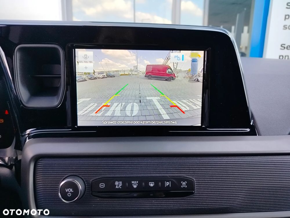 Ford Transit Courier - 13