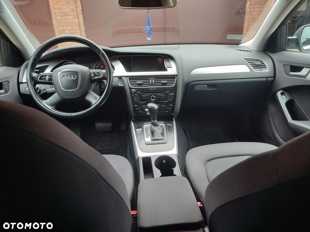 Audi A4 2011 photo 4