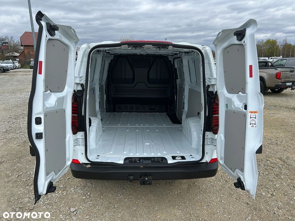 Volkswagen Transporter Furgon 2.0 TDI 150 KM manual - 12