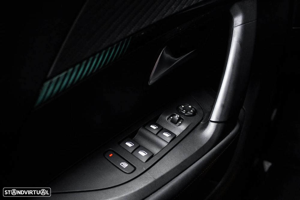 Peugeot 2008 1.2 PureTech Allure - 17