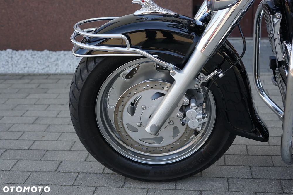 Suzuki Intruder - 32