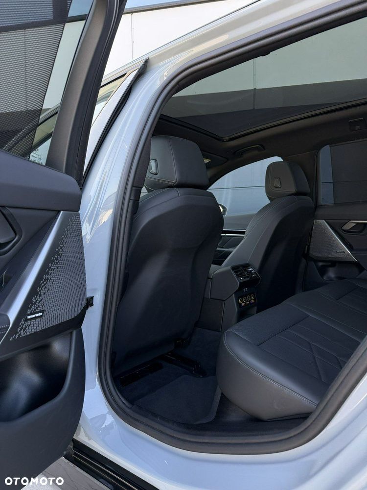 BMW Seria 5 520d xDrive - 14