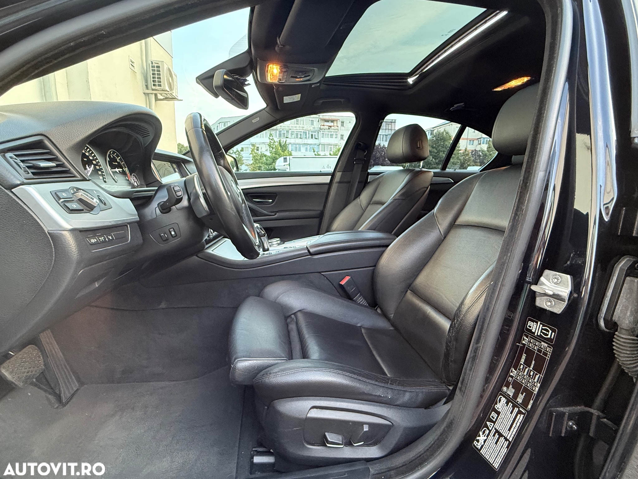 BMW Seria 5 520d xDrive - 14