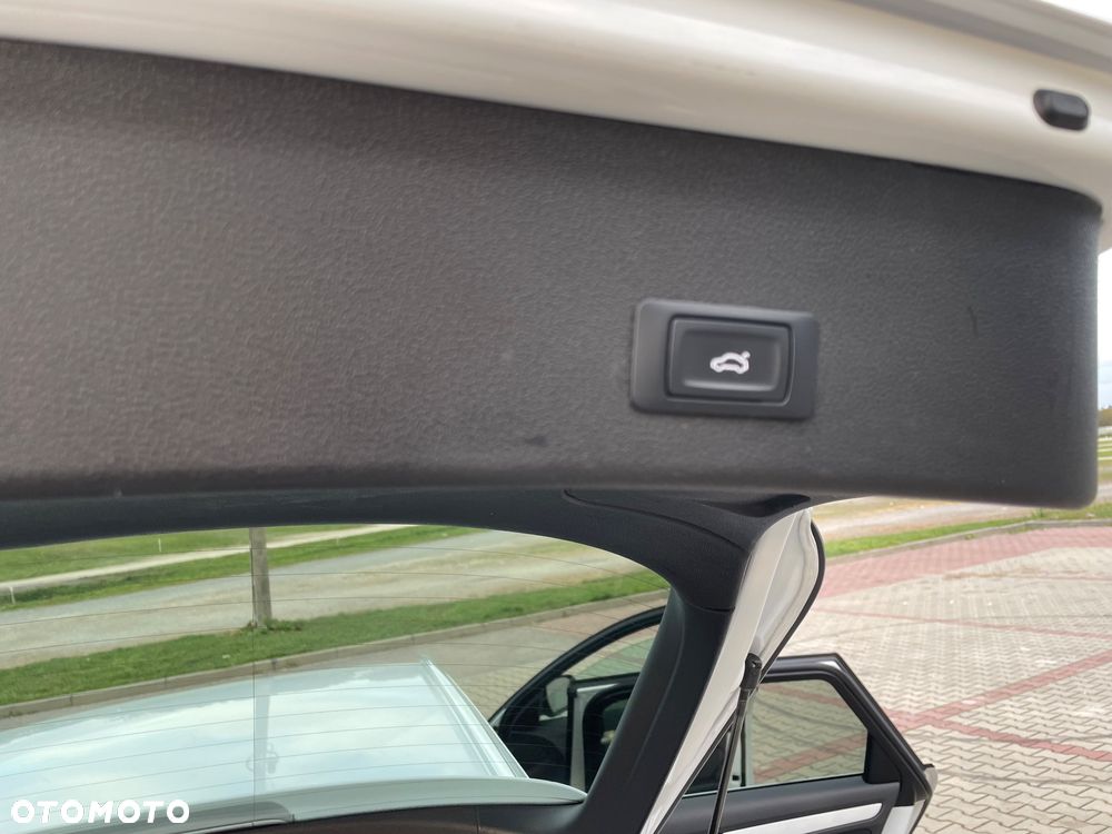 Audi A4 Avant 2.0 TDI ultra S tronic sport - 32