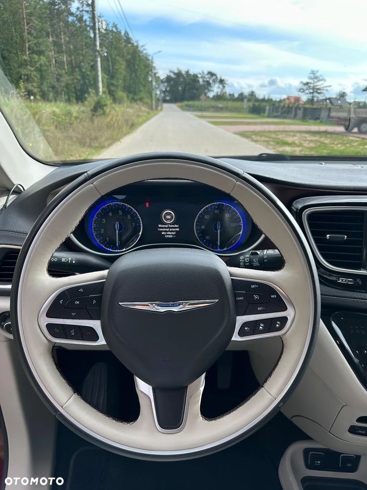Chrysler Pacifica - 5