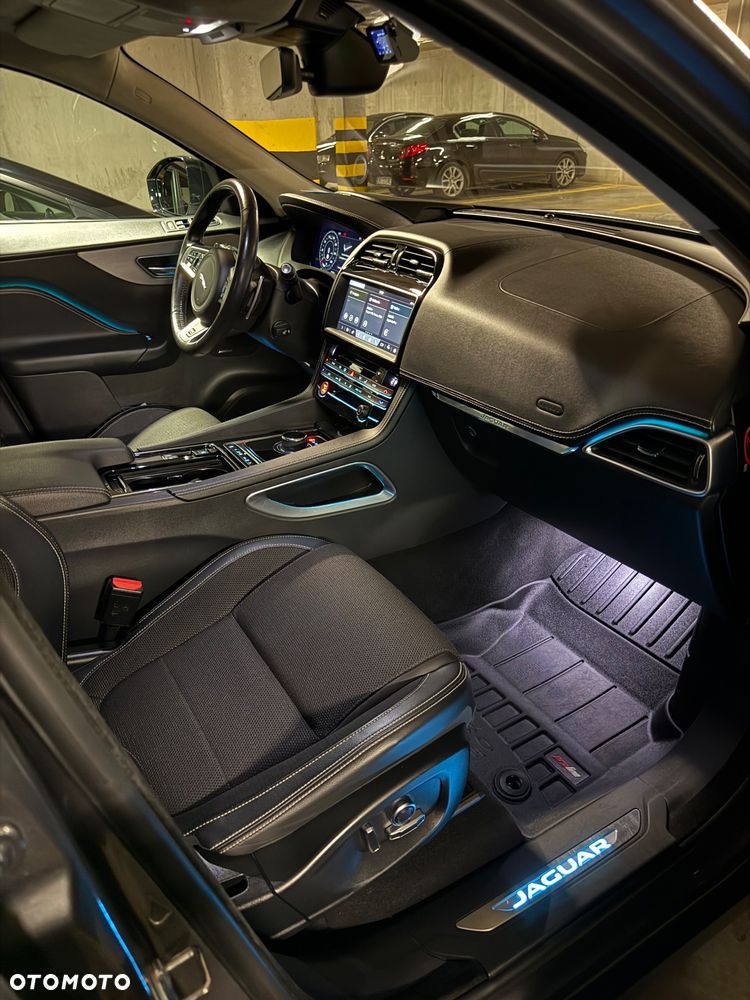 Jaguar F-Pace 2.0 i4D AWD R-Sport - 22