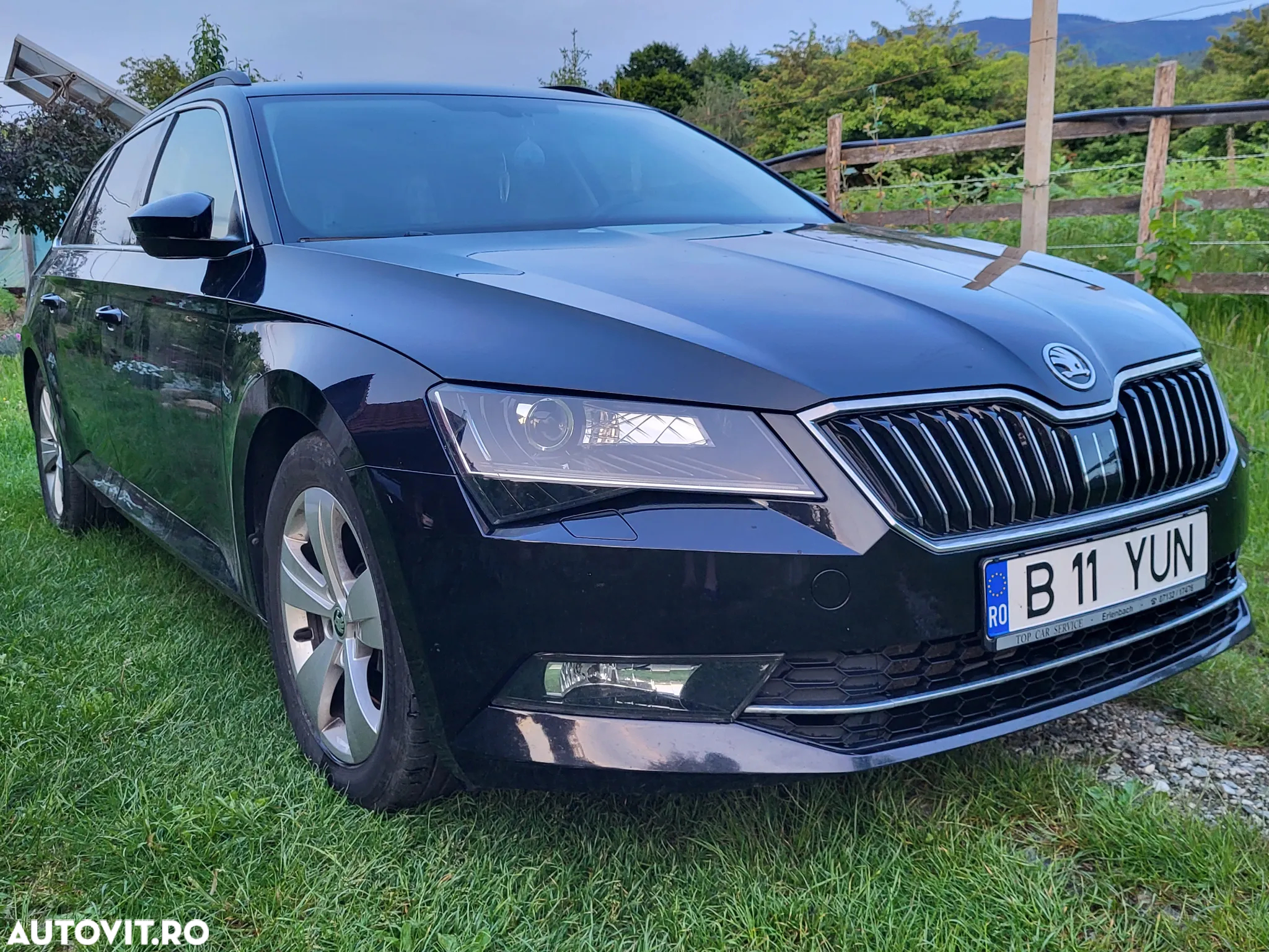 Skoda Superb Combi 2.0 TDI DSG Ambition - 2