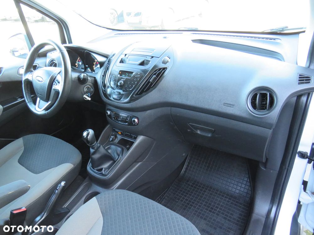 Ford Tourneo Courier - 33