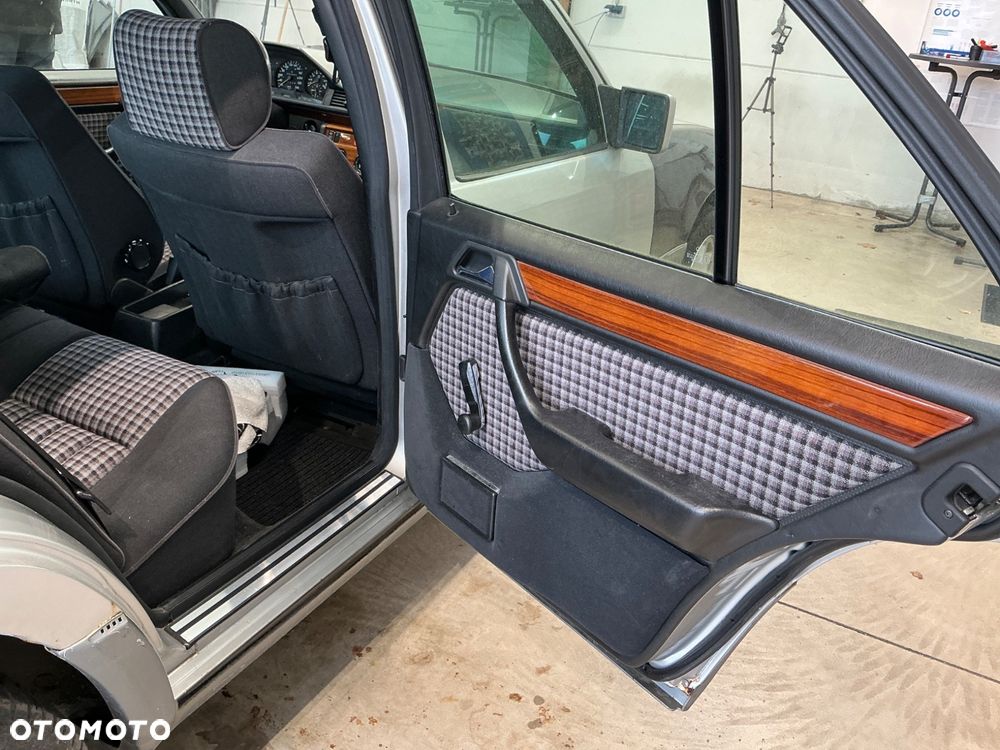 Mercedes-Benz W124 (1984-1993) - 24