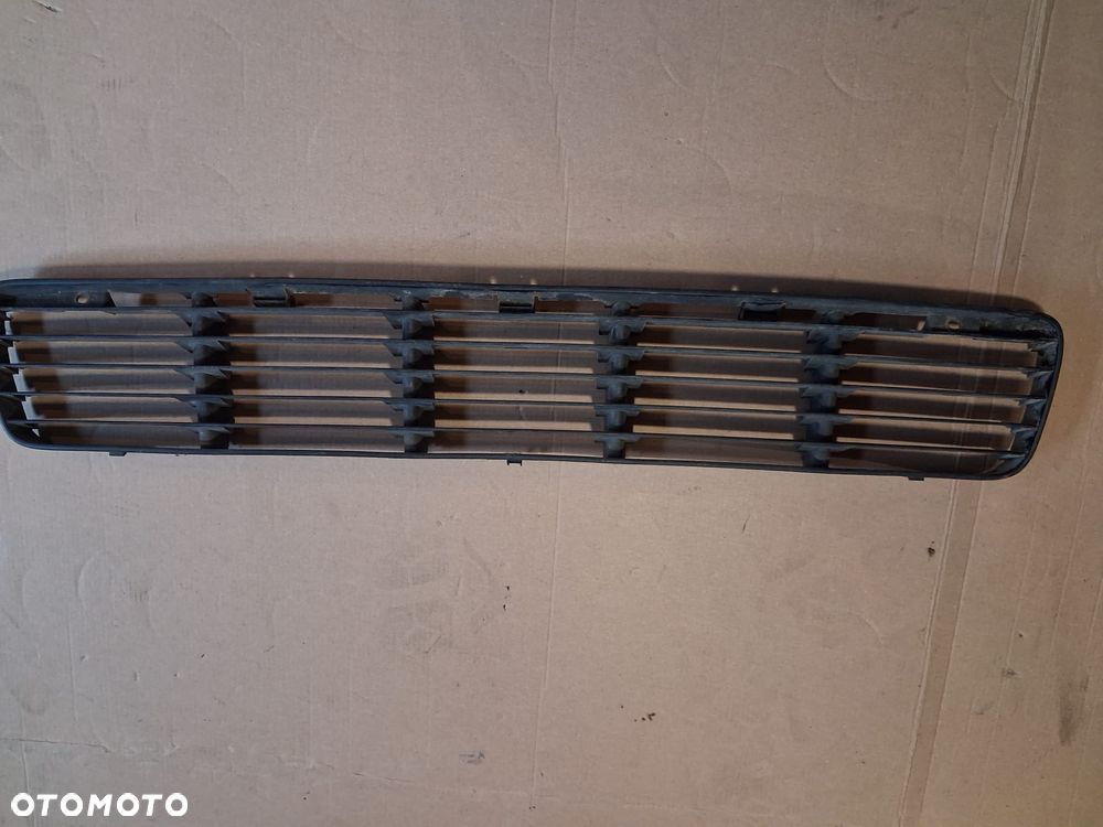 Atrapa kratka środkowa zderzaka  VW CADDY II 6K5853677  OE - 1