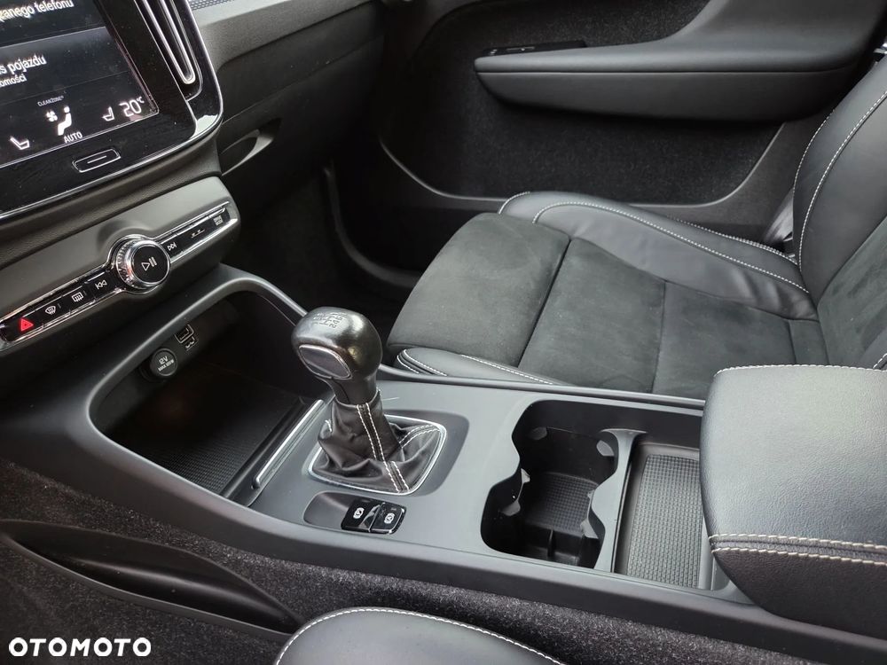 Volvo XC 40 T3 R-Design - 12