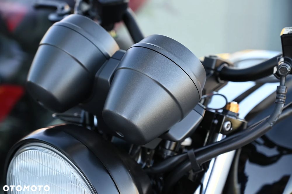Yamaha XJR - 22