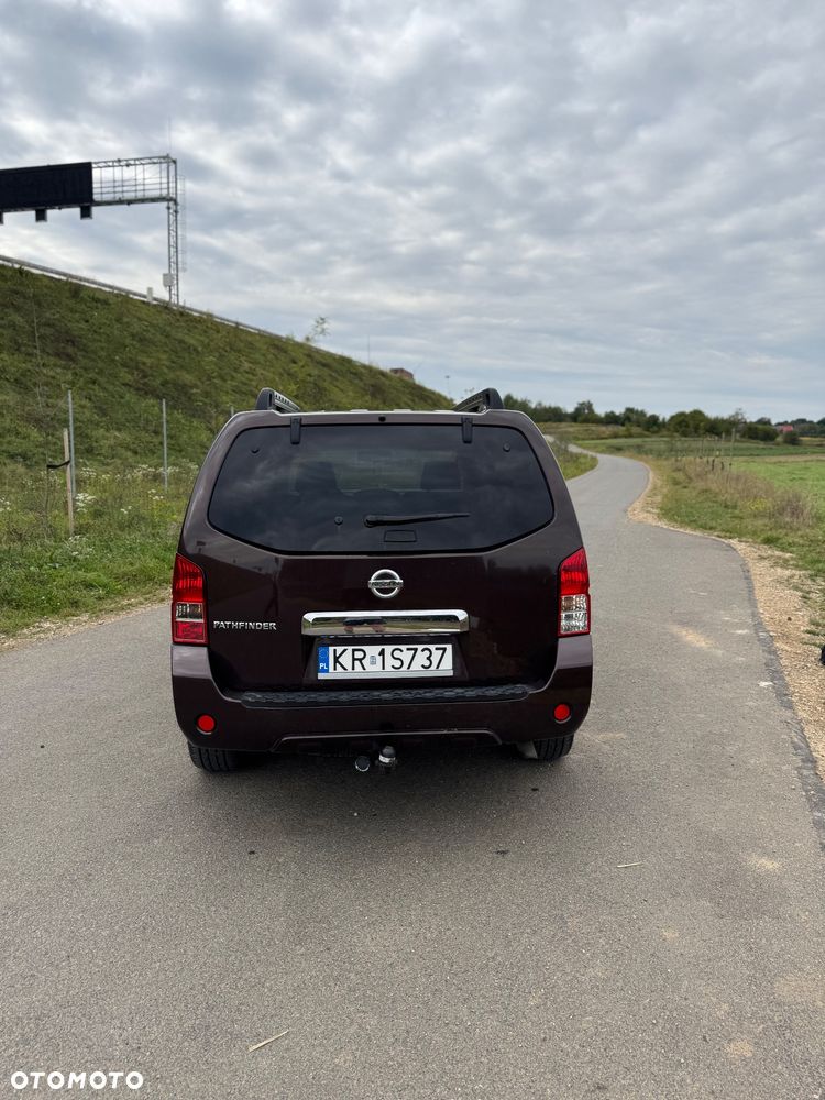 Nissan Pathfinder 2.5 D SE - 4