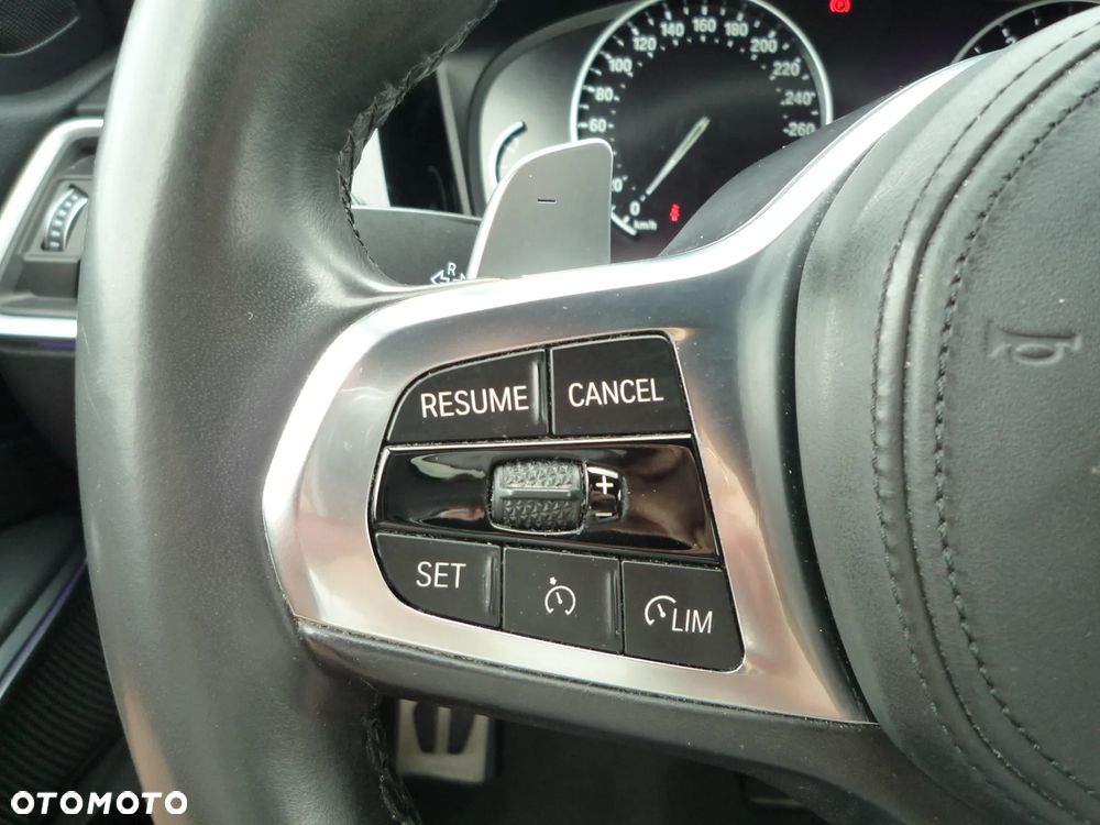 BMW Seria 3 330i xDrive M Sport sport - 38